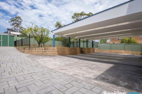 Villa San Gabriel Vincentia Sleeps 14 4pm Check Out Sundays - Kalgoorlie Accommodation 6