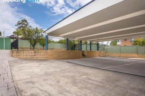 Villa San Gabriel Vincentia Sleeps 14 4pm Check Out Sundays - Kalgoorlie Accommodation 4