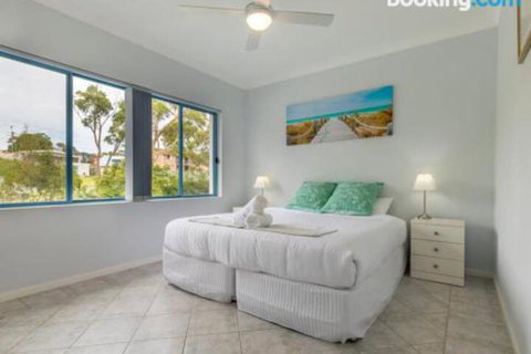 Villa San Gabriel Vincentia Sleeps 14 4pm Check Out Sundays - Kalgoorlie Accommodation 5