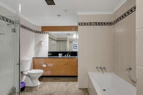 DREAM HARBOUR VIEW 2 BRM / GYM POOL & PARKING - Kalgoorlie Accommodation 5