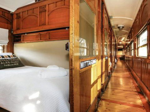 THE ANGAS CARRIAGE Alpine Southern Highlands 4pm Check Out On Sundays - Kalgoorlie Accommodation 2