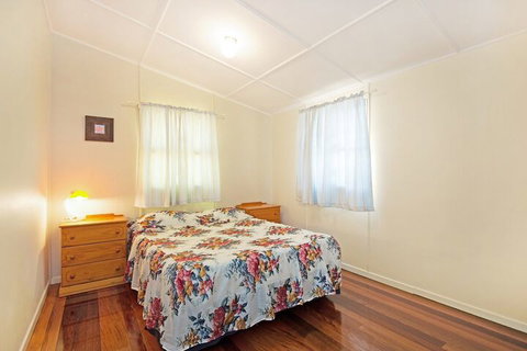 Close To Water Restaurants & Clubs Toorbul St. Bongaree - Kalgoorlie Accommodation 4