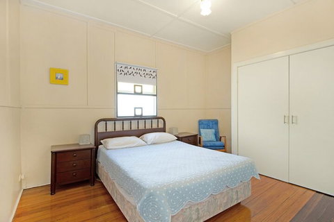 Close To Water Restaurants & Clubs Toorbul St. Bongaree - Kalgoorlie Accommodation 2
