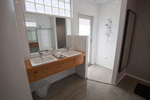 Maand Up - Kalgoorlie Accommodation 4