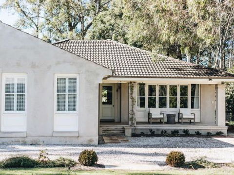 KIRRIEMUIR Burradoo Southern Highlands 4pm Check Out Sunday - Kalgoorlie Accommodation 0