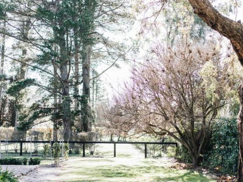 KIRRIEMUIR Burradoo Southern Highlands 4pm Check Out Sunday - Kalgoorlie Accommodation 1