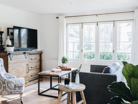 KIRRIEMUIR Burradoo Southern Highlands 4pm Check Out Sunday - Kalgoorlie Accommodation 2