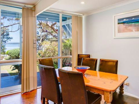 SORRENTO LAKESIDE Sanctuary Point 4pm Check Out Sundays - Kalgoorlie Accommodation 3