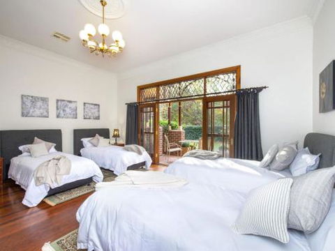 THE ELMS Berry Berry & Surrounds 4pm Check Out Sundays - Kalgoorlie Accommodation 6