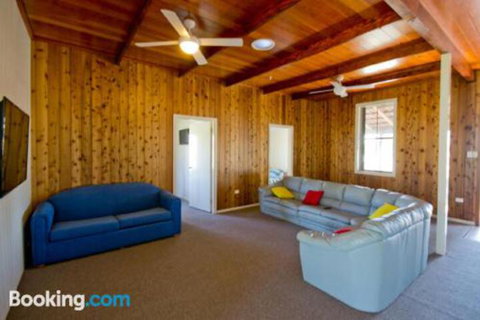 Cottage On River - Kalgoorlie Accommodation 3