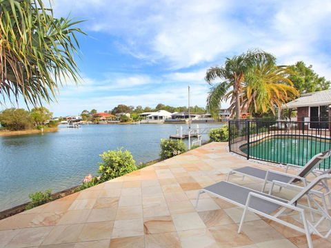 April 19 4 Bedroom Home On Canal With Pool Pontoon Aircon & WiFi! - Kalgoorlie Accommodation 3