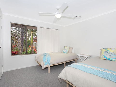 April 19 4 Bedroom Home On Canal With Pool Pontoon Aircon & WiFi! - Kalgoorlie Accommodation 2