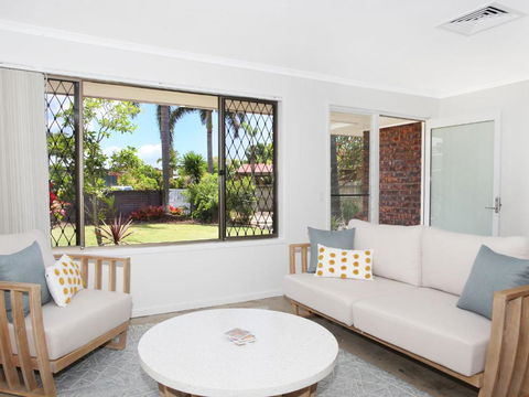 April 19 4 Bedroom Home On Canal With Pool Pontoon Aircon & WiFi! - Kalgoorlie Accommodation 4