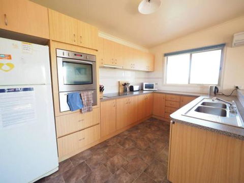 Sunset Deck Beach House Sandy Point - Kalgoorlie Accommodation 4