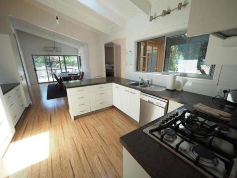 Sleepy Hollow Sandy Point - Kalgoorlie Accommodation 3