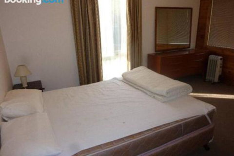 11 The Boulevarde Sandy Point - Kalgoorlie Accommodation 2
