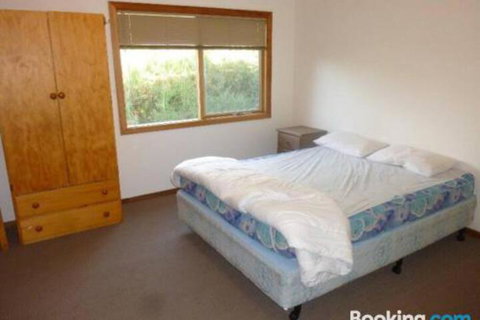 11 The Boulevarde Sandy Point - Kalgoorlie Accommodation 3