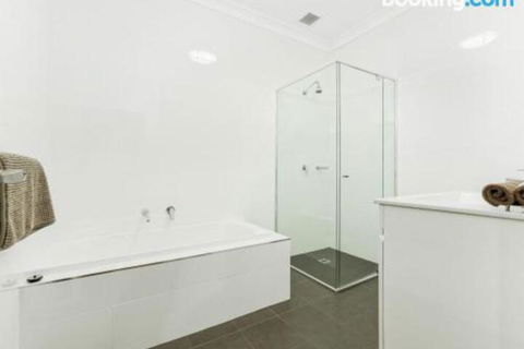 SURF BEACH DREAMS Kiama & Surrounds 4pm Check Out Sundays - Kalgoorlie Accommodation 5