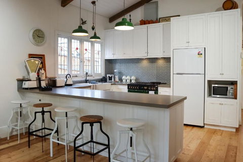 Vintage Charm On St. Leonards - Kalgoorlie Accommodation 4