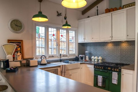 Vintage Charm On St. Leonards - Kalgoorlie Accommodation 3