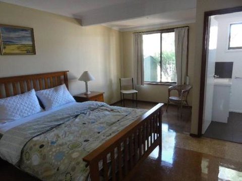 14 Tecoma Avenue Sandy Point - Kalgoorlie Accommodation 4