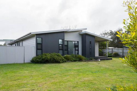 34 Ash Avenue Sandy Point - Kalgoorlie Accommodation 0