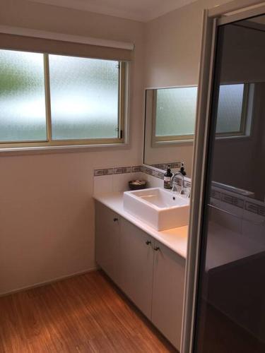 1 Tecoma Avenue Sandy Point - Kalgoorlie Accommodation 3