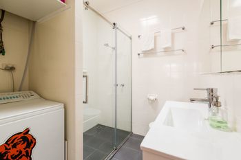 KIM 2BDR West Melbourne Apartment - Kalgoorlie Accommodation 6