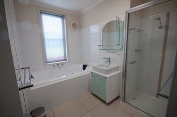 Holiday Makers - Kalgoorlie Accommodation 4