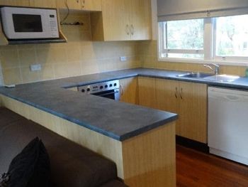 Lakeside Getaway - Kalgoorlie Accommodation 1