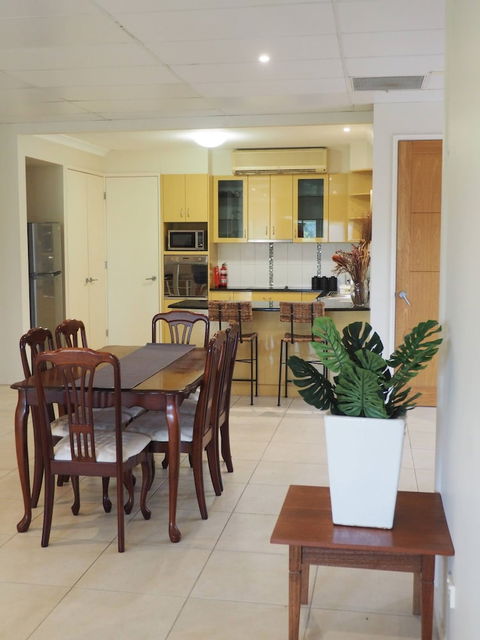 Queen Room With Airport Transfers Or Car Rental - Kalgoorlie Accommodation 3