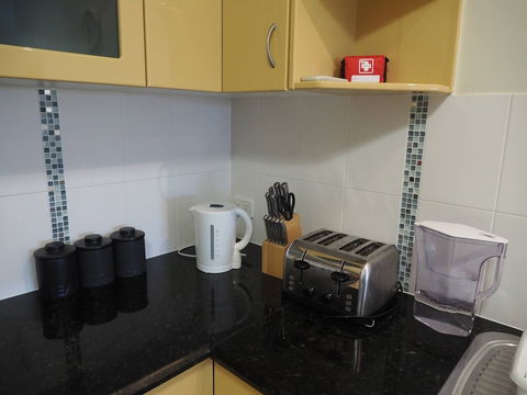 Queen Room With Airport Transfers Or Car Rental - Kalgoorlie Accommodation 2