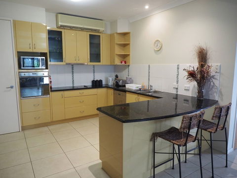 Queen Room With Airport Transfers Or Car Rental - Kalgoorlie Accommodation 4