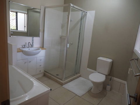 Queen Room With Airport Transfers Or Car Rental - Kalgoorlie Accommodation 0