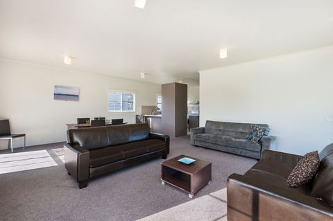 Julieanne - Kalgoorlie Accommodation 6