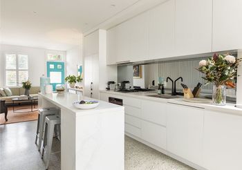 Stunning Executive Home In Glebe - Kalgoorlie Accommodation 3