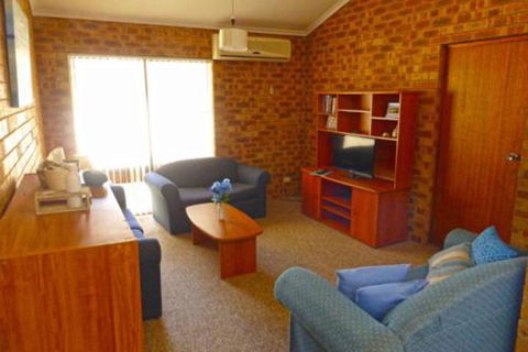 Dolphins Delight At Culburra Beach - Kalgoorlie Accommodation 0