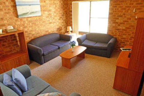 Dolphins Delight At Culburra Beach - Kalgoorlie Accommodation 6