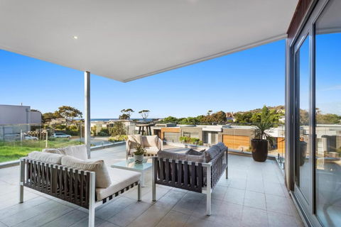 Azure Oasis - Kalgoorlie Accommodation 2