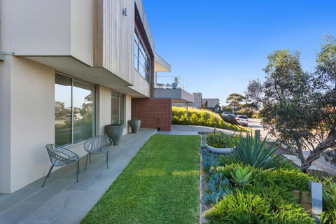 Azure Oasis - Kalgoorlie Accommodation 6