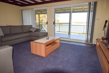 Diamond Lake House - Kalgoorlie Accommodation 2