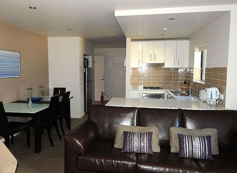 Blues Air 4 - Kalgoorlie Accommodation 1