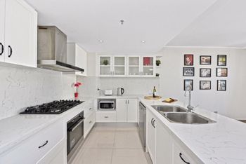 Deluxe Sydney Central Penthouse With Pool & Gym - Kalgoorlie Accommodation 5