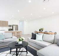 5 Bedroom Sydney Mansion with Parking - Kalgoorlie Accommodation