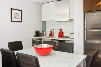 Executive Bay Views St. Kilda - Kalgoorlie Accommodation 1