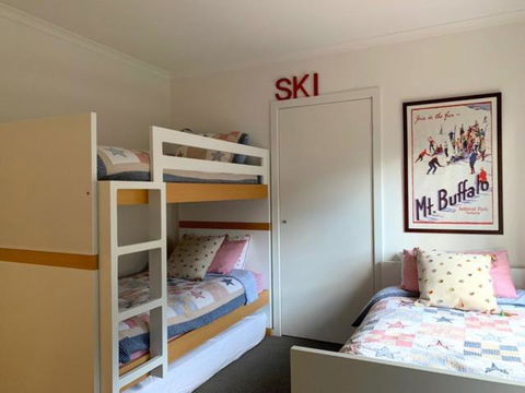 Reindeer 6 - Kalgoorlie Accommodation 1