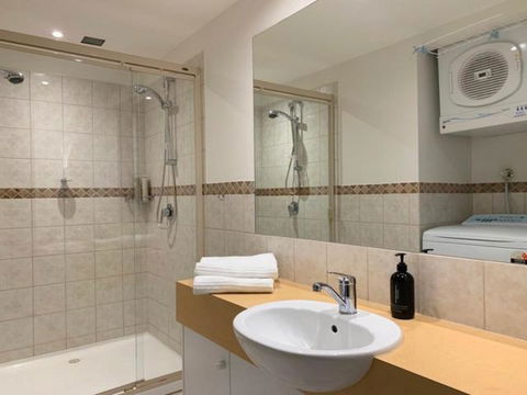 Reindeer 6 - Kalgoorlie Accommodation 2