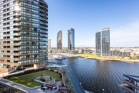 Sabrina, 2BDR Docklands Apartment - Kalgoorlie Accommodation 0