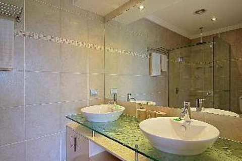A PERFECT STAY 3 James Cook Apartments - Kalgoorlie Accommodation 1