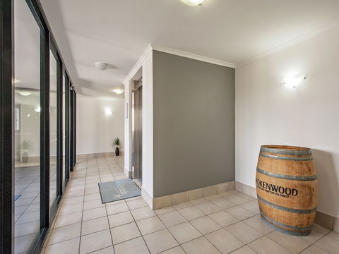 Shoal Bay Beachclub Apartments - Kalgoorlie Accommodation 0